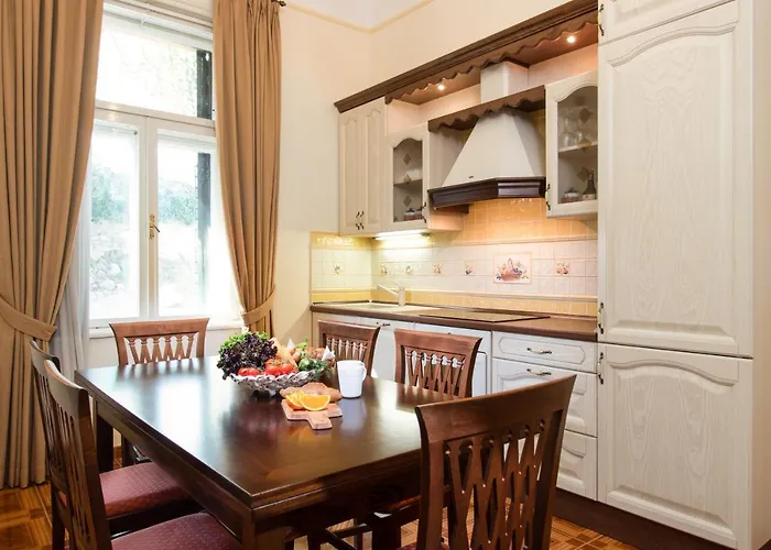 Sea View Apartment Villa Regaly - Free Parking - Opatija Опатія